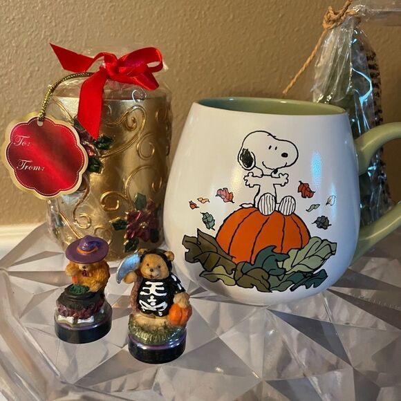 Snoopy Great Pumpkin Coffee Cup with Holiday Candles - Picture 12 of 14